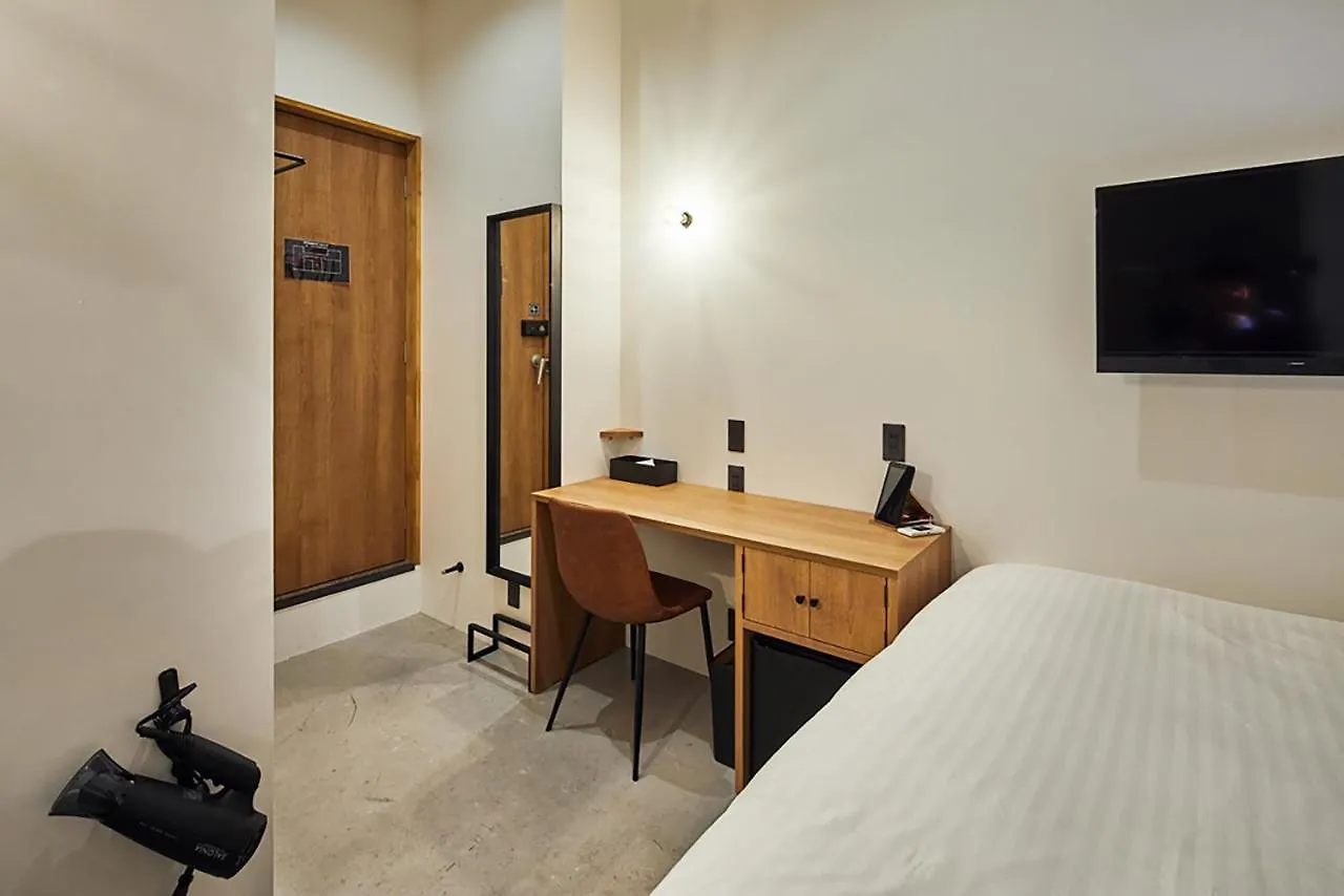 Mizuka Imaizumi 4 - Unmanned Hotel - Fukuoka